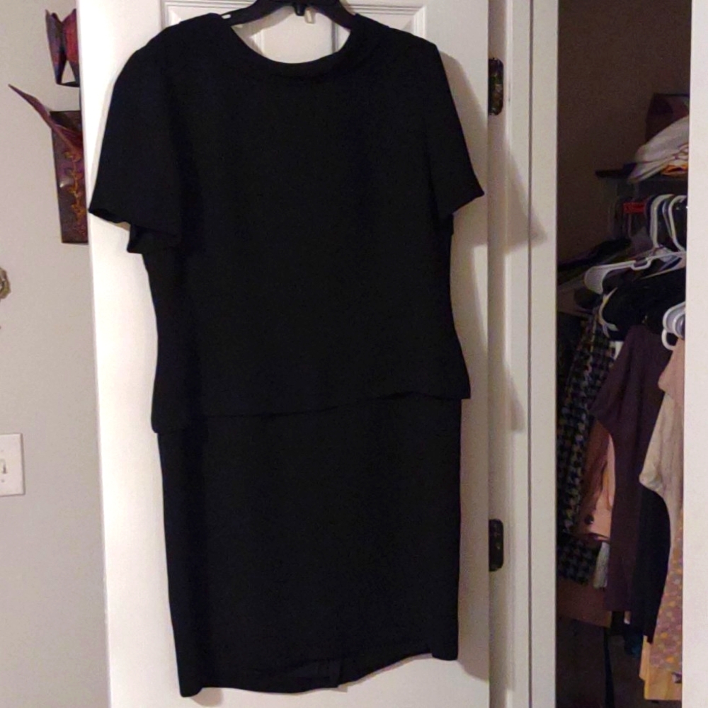 Donna Morgan Black 14 Dress , Has collar zipper in Back,Side Slits at Waist